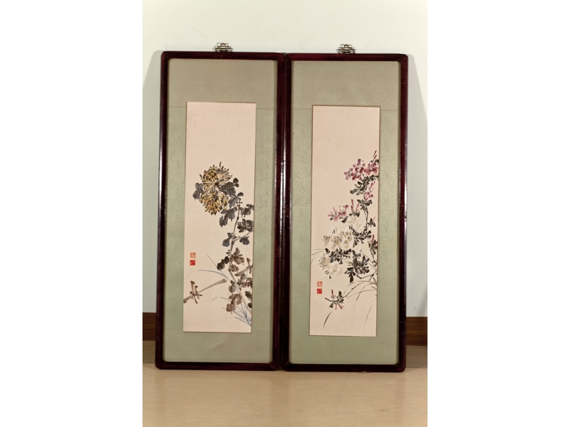 Sanmao’s Paintings: ‘chrysanthemum’(Left); ‘Rhododendron’(right)