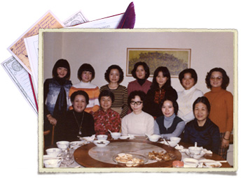 1977年,林海音為由美來台研究女作家的榮教授在家中宴請女作家