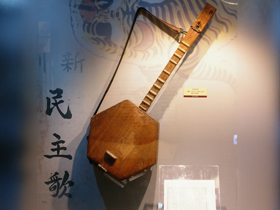 吳天羅月琴